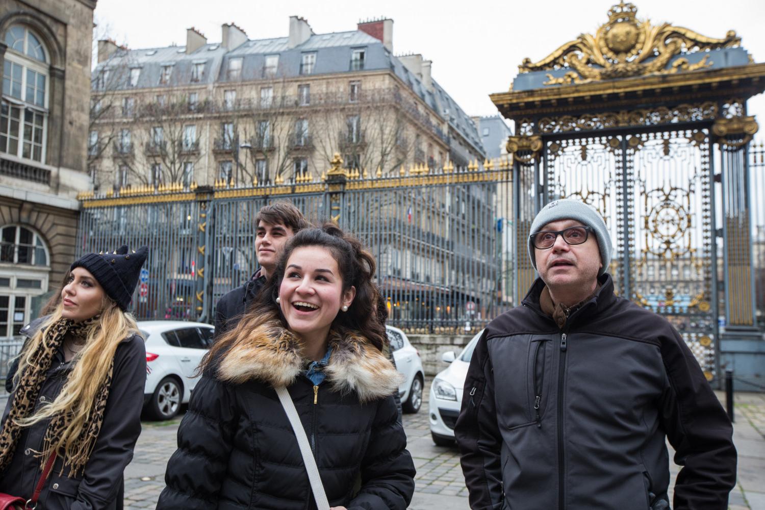 <a href='http://kgc0kveb.8221sf.com'>全球十大赌钱排行app</a> French Professor Pascal Rollet leads students on a study tour in Paris.